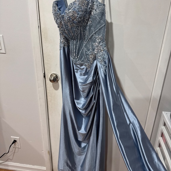 dress - Picture 3 of 7